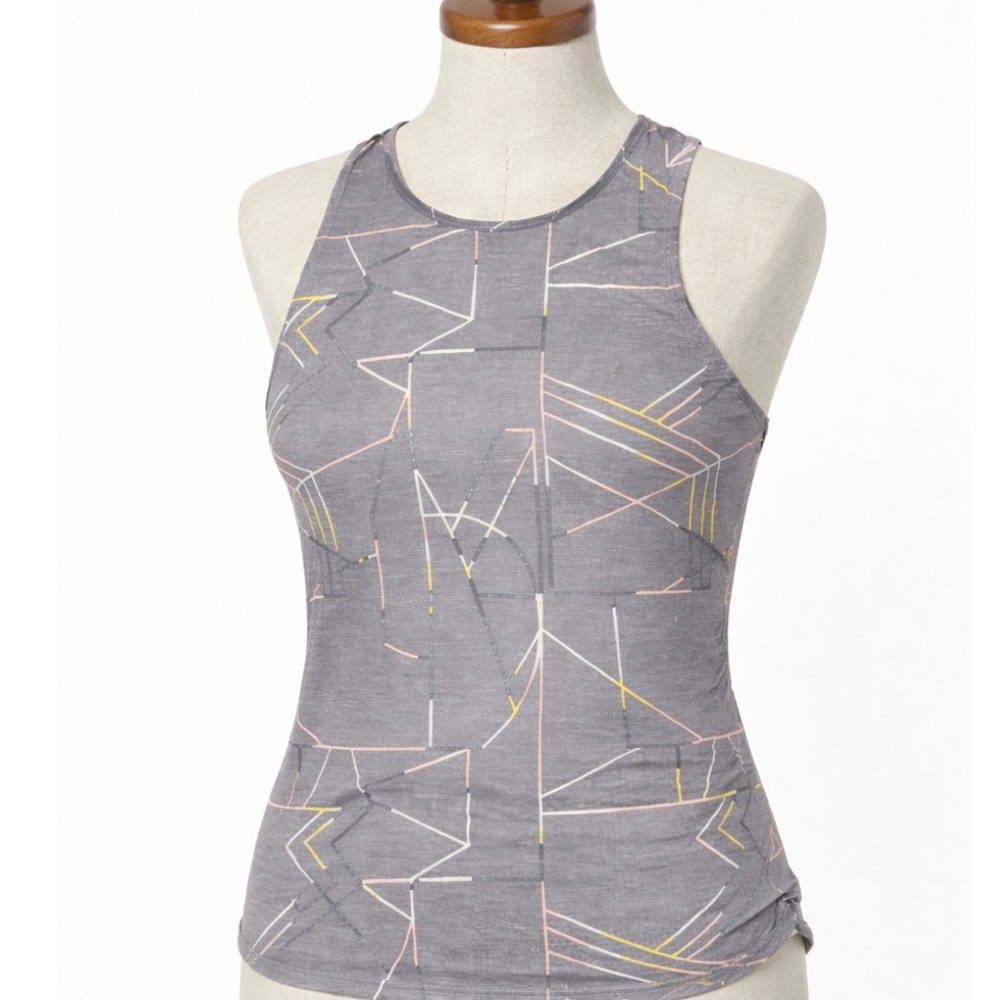 $17.00 for 5 items - Chic Gray Geometric Tank Top